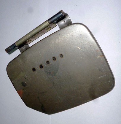 Крышка люка топливного бака в сборе ГАЗ 2705, соболь (ГАЗ) 2705-5413012-01 — изображение 1